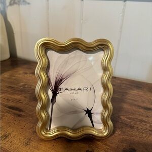 Tahari 5x7 Gold Frame
